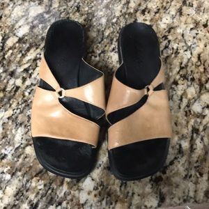 Women’s Clarks sandals size 7.5M